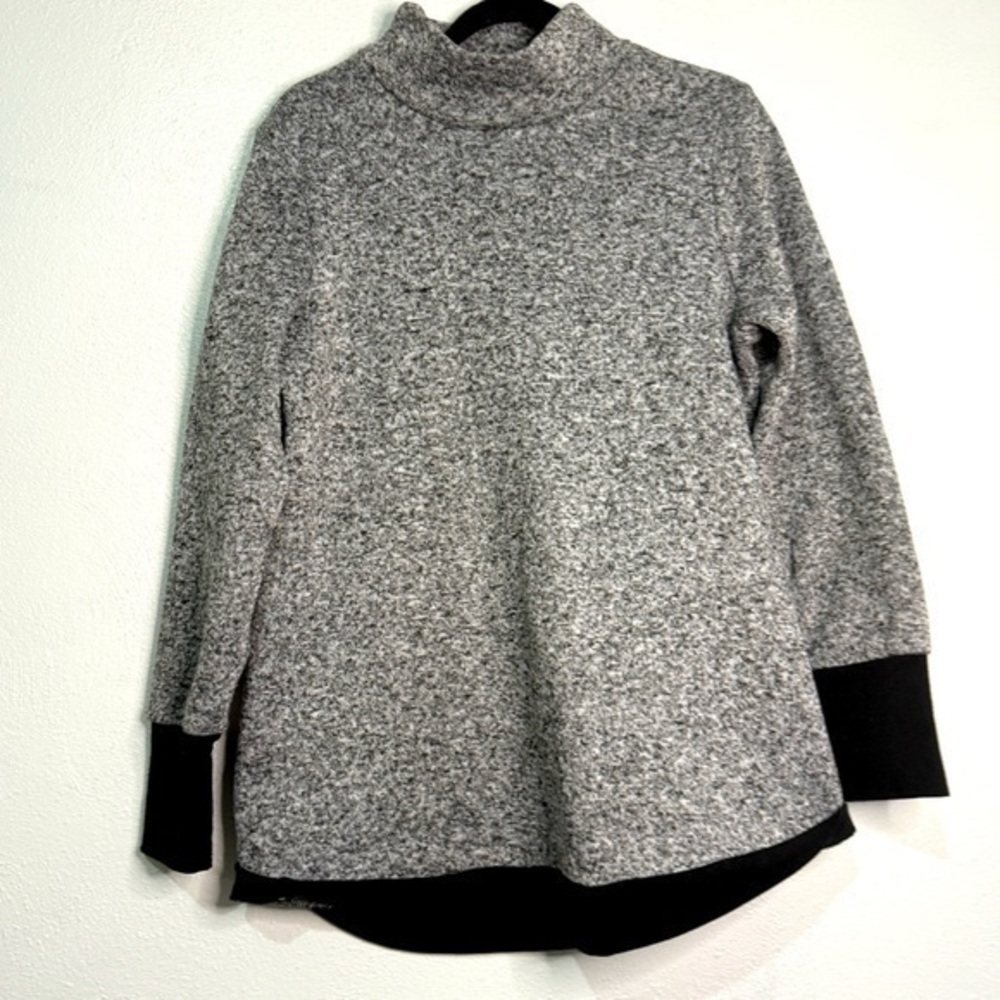Serra Women's Black/White/Gray Knit Sweater w/ black cuffs & hemline. Sz L